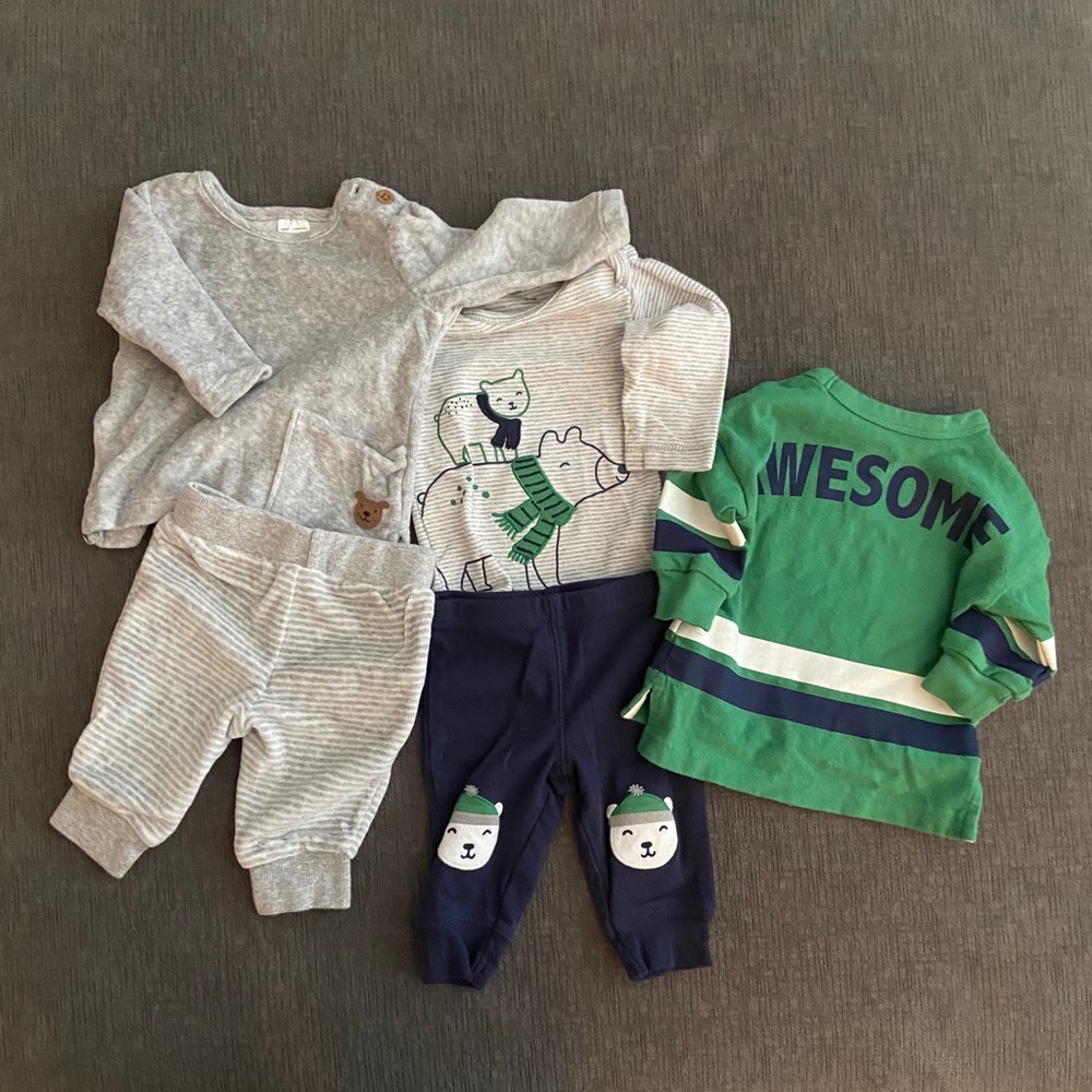 Bundle of Baby outfits by Carters -Size 3 months